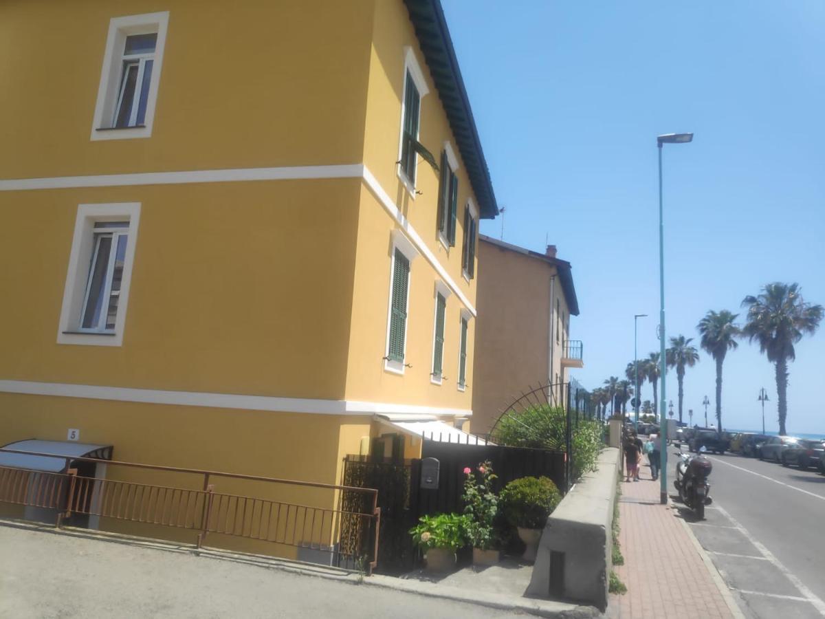 Tuffonelblu Apartment Ventimiglia Exterior photo