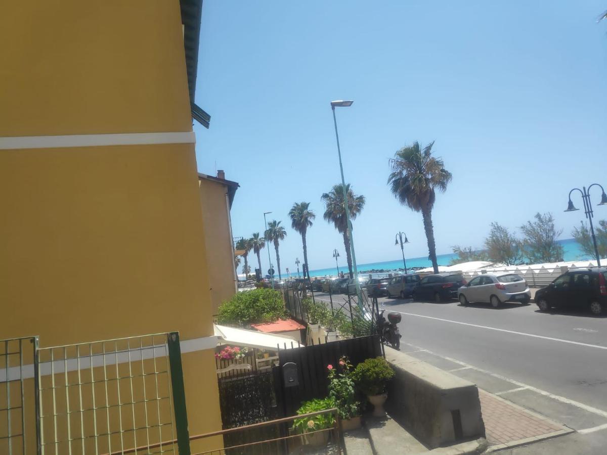 Tuffonelblu Apartment Ventimiglia Exterior photo